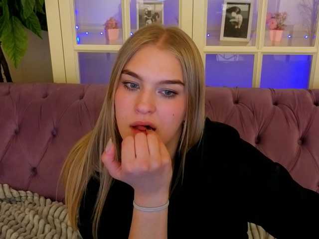 AlinaLemon's BongaCams show and profile