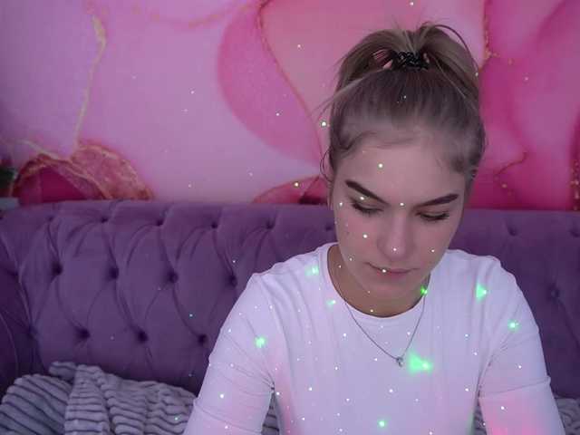 AlinaLemon's BongaCams show and profile