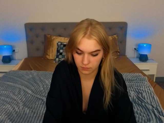 AlinaLemon's BongaCams show and profile