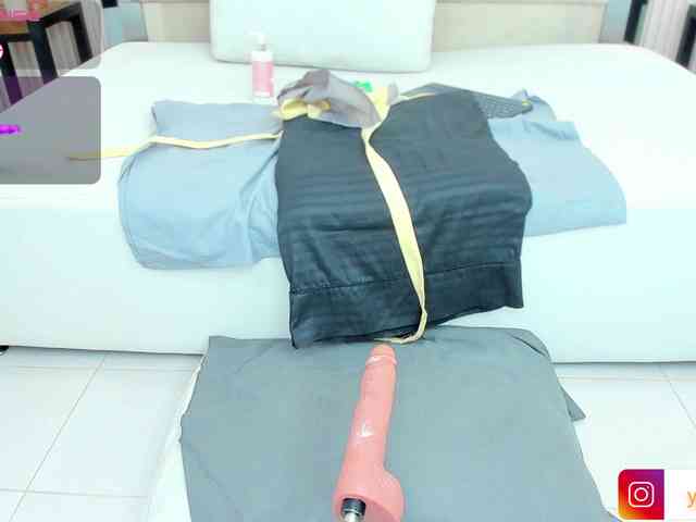 NahomyeTaylor webcam