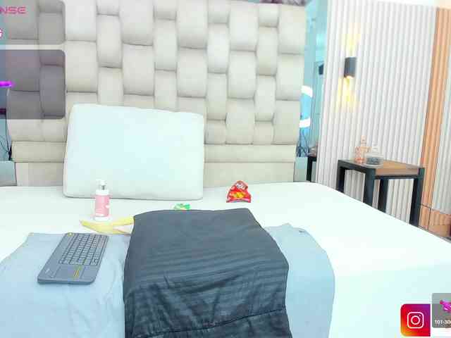 NahomyeTaylor webcam