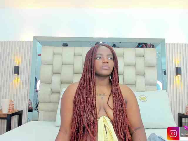 NahomyeTaylor webcam