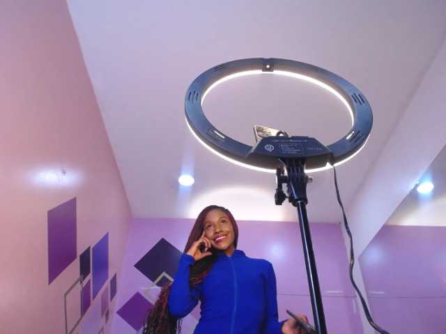 Aliis-Love-'s BongaCams show and profile