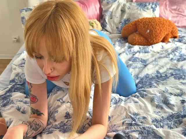 bunnydollstella webcam