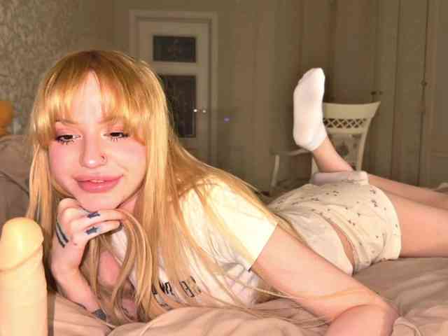 bunnydollstella webcam