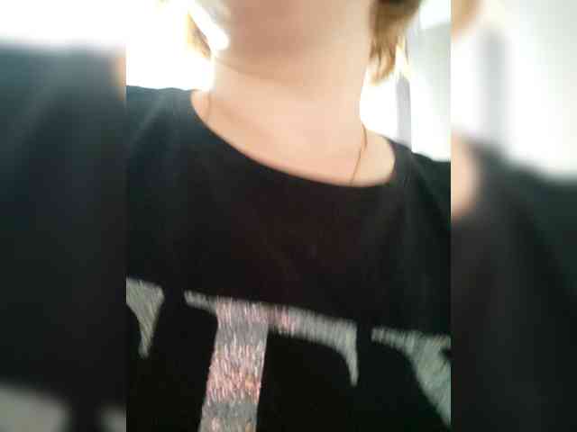 FoxyLoVe25 Live Webcam on BongaCams