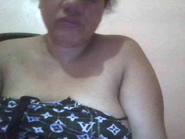 xxwetmomm Live Webcam on BongaCams