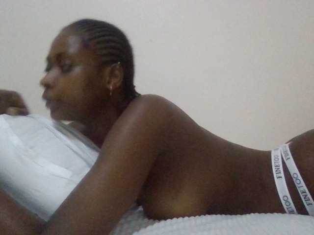 sexymolly2 Live Cam on BongaCams