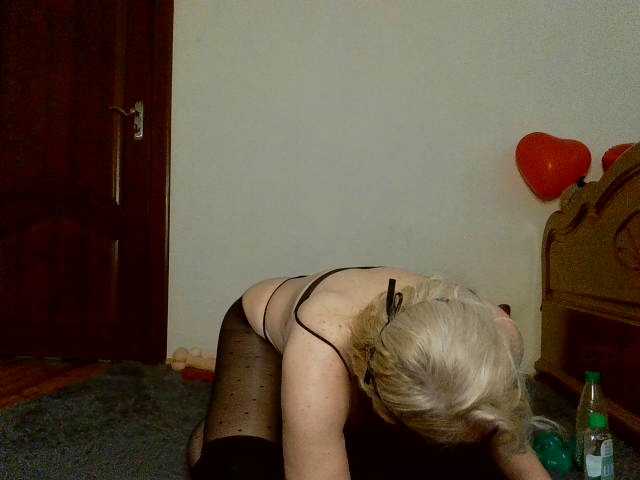 HoneyLuna7's BongaCams show and profile