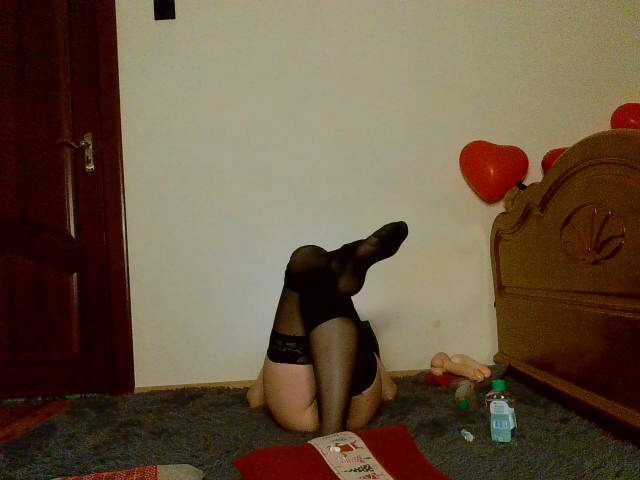 HoneyLuna7's BongaCams show and profile