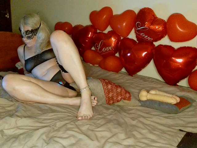 HoneyLuna7 live cam profile