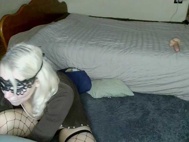 HoneyLuna7's BongaCams show and profile