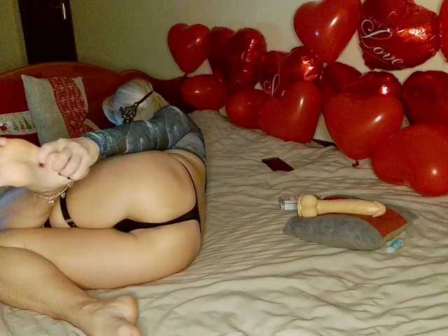 HoneyLuna7's BongaCams show and profile