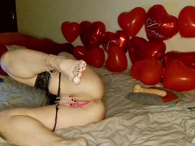 HoneyLuna7's BongaCams show and profile