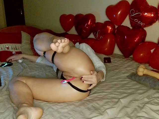 HoneyLuna7's BongaCams show and profile