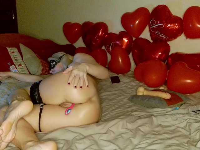 HoneyLuna7's BongaCams show and profile