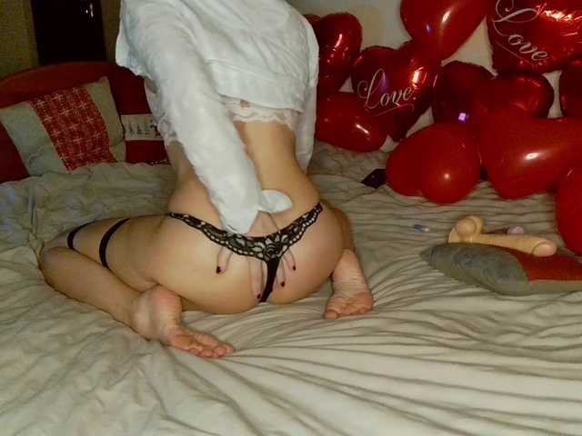 HoneyLuna7's BongaCams show and profile