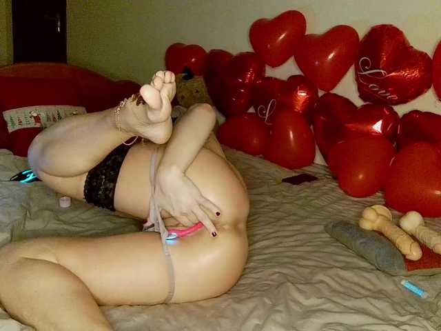 HoneyLuna7's BongaCams show and profile