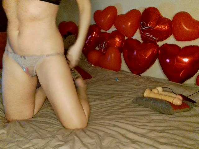 HoneyLuna7's BongaCams show and profile