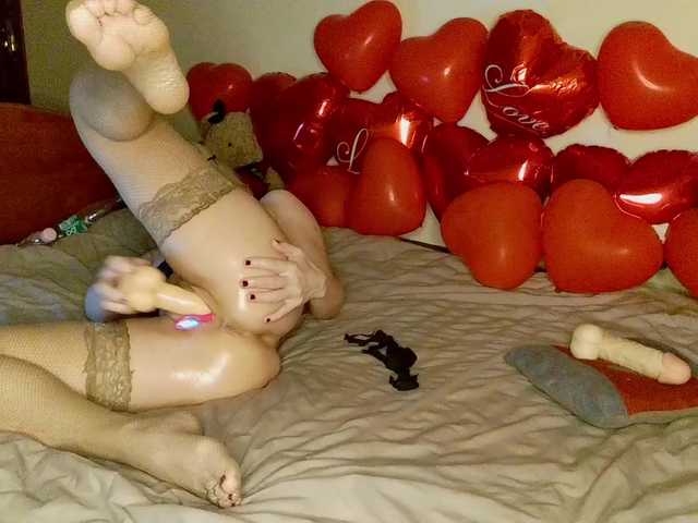 HoneyLuna7's BongaCams show and profile