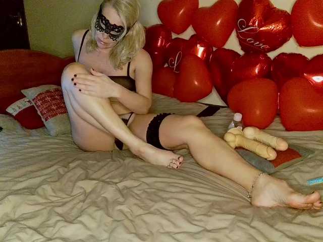 HoneyLuna7's BongaCams show and profile