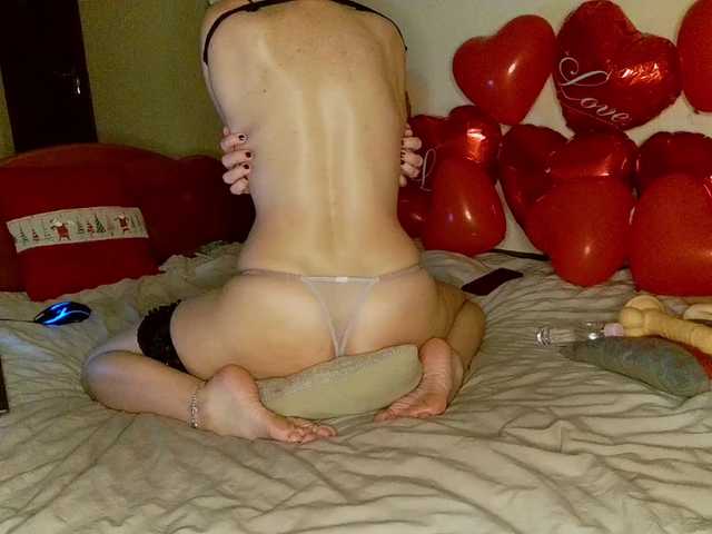 HoneyLuna7 broadcasting live