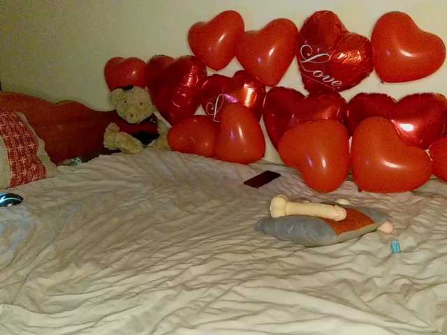 HoneyLuna7's BongaCams show and profile