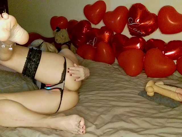 HoneyLuna7's BongaCams show and profile