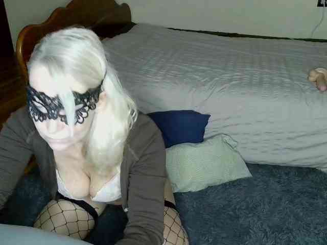 HoneyLuna7 webcam