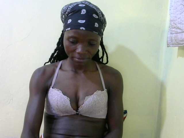 Prettyebony2 from BongaCams