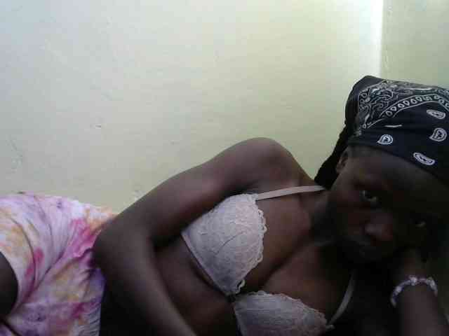Prettyebony2 webcam