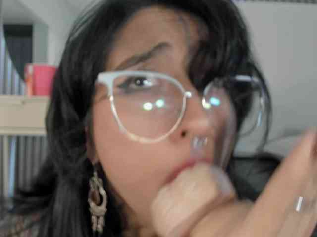 larissa-quintanilha webcam