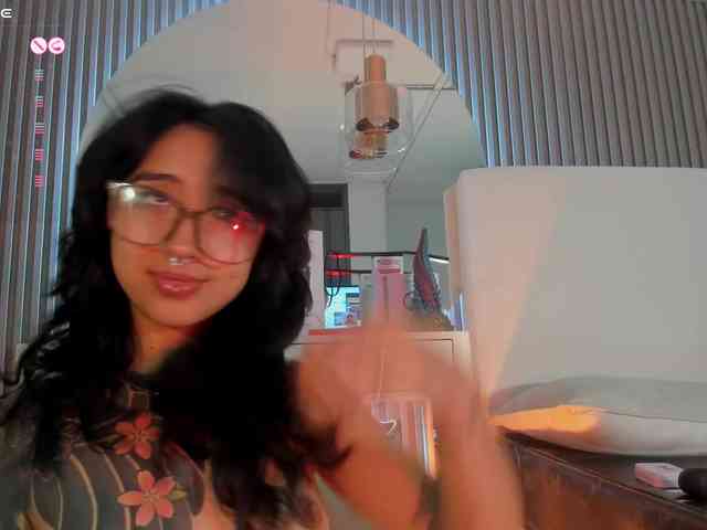 larissa-quintanilha webcam