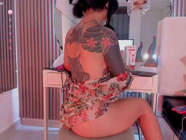 larissa-quintanilha webcam