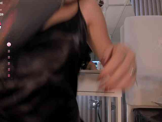 larissa-quintanilha webcam