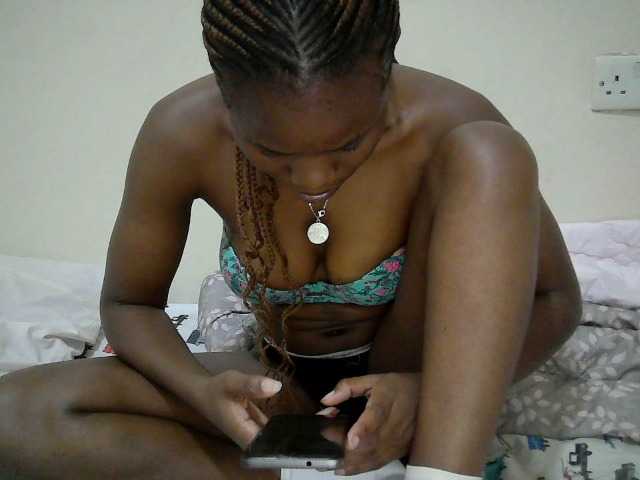 Pettite-Maiden webcam bongacams model stream image