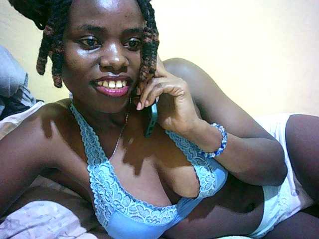 Pettite-Maiden Live Cam on BongaCams