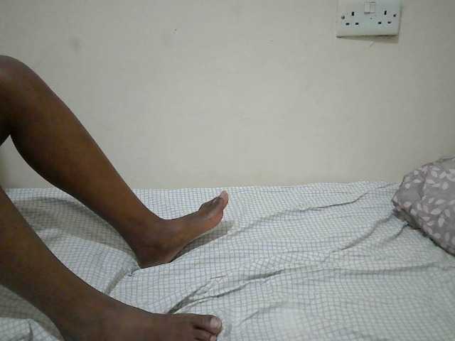 Pettite-Maiden webcam bongacams model stream image