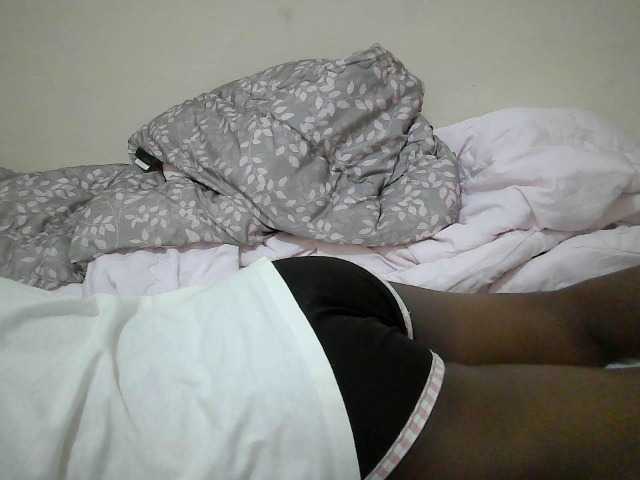 Pettite-Maiden webcam bongacams model stream image