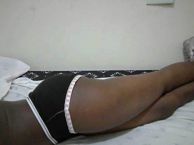 Pettite-Maiden webcam bongacams model stream image