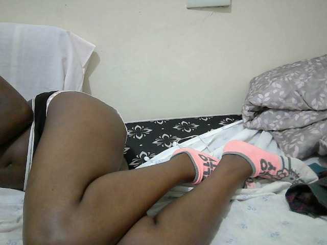 Pettite-Maiden webcam bongacams model stream image