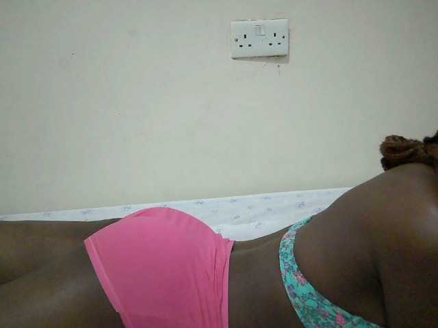 Pettite-Maiden webcam bongacams model stream image