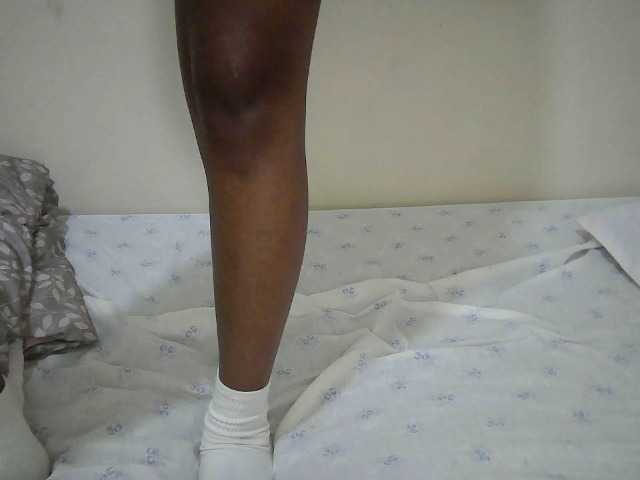 Pettite-Maiden webcam bongacams model stream image