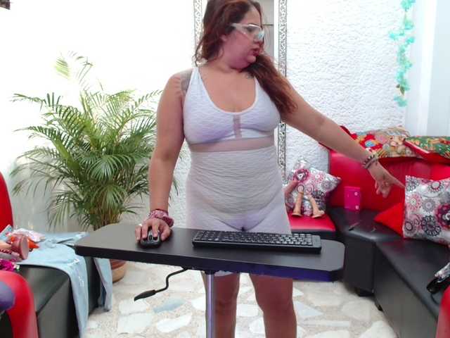 girls-kinky webcam stream