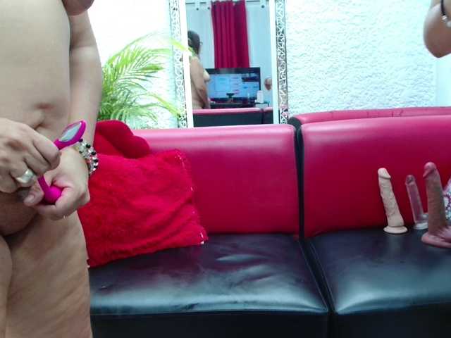 girls-kinky's BongaCams show and profile