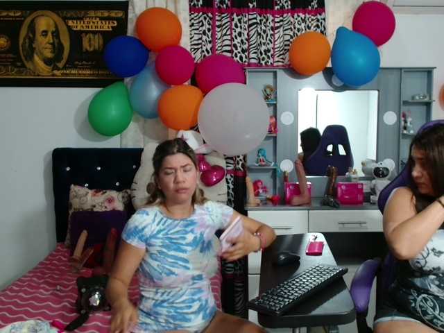 girls-kinky's BongaCams show and profile