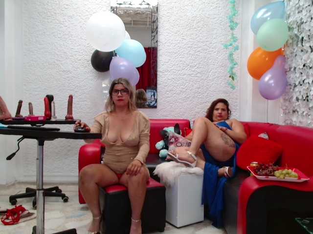 girls-kinky's BongaCams show and profile