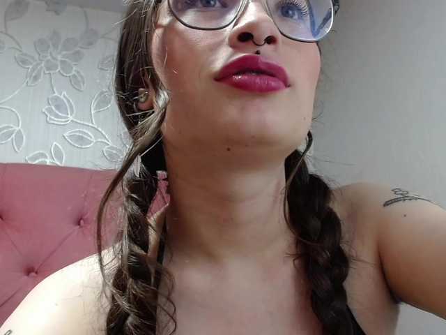 selenabustamante's BongaCams show and profile