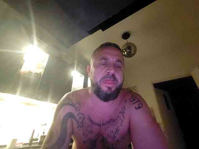 Horrnnycouple webcam