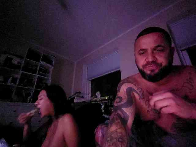 Horrnnycouple webcam